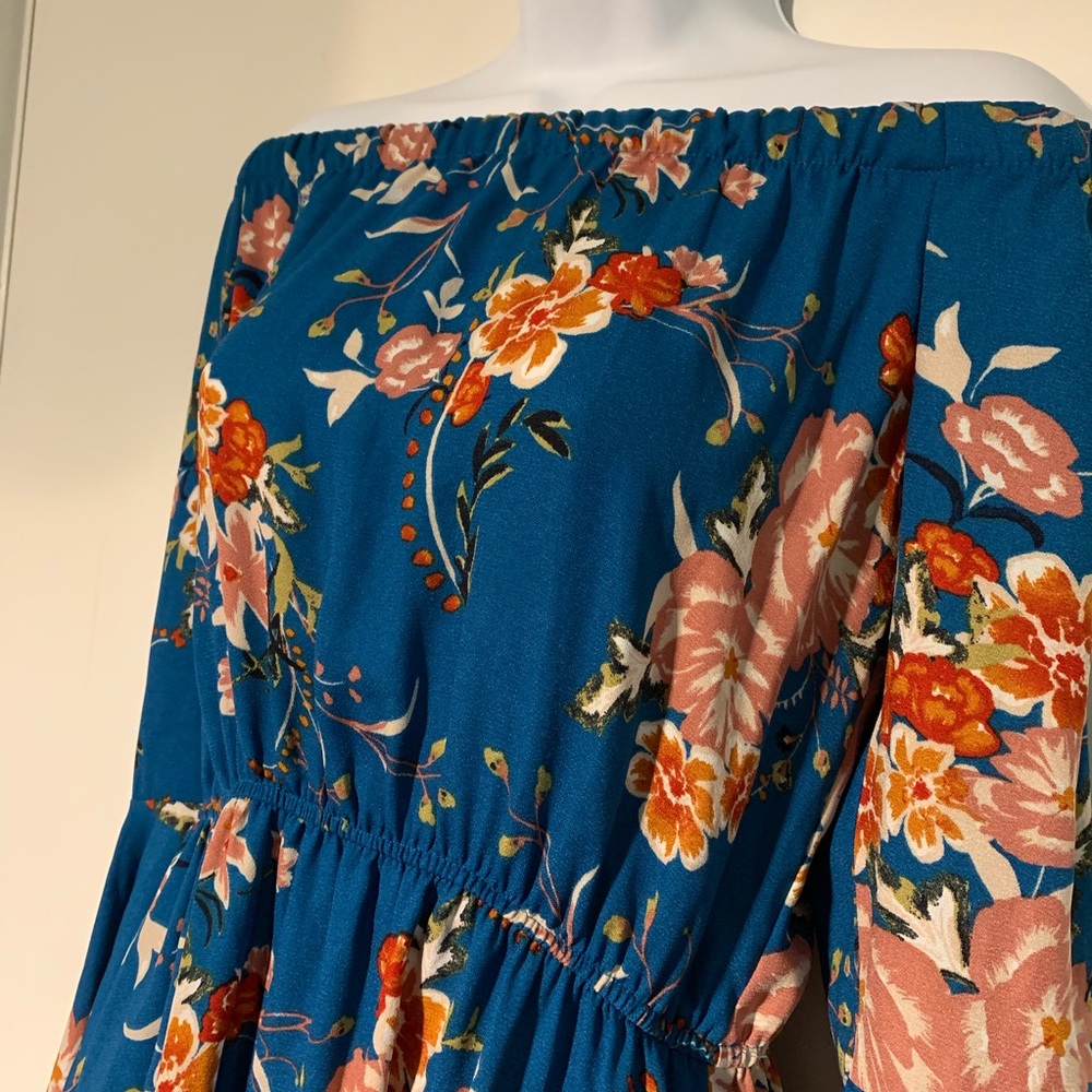 Off the shoulder Dress - Picture 5 of 7